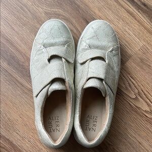 Naturalizer Cream Casual Sneakers with Elastic Straps